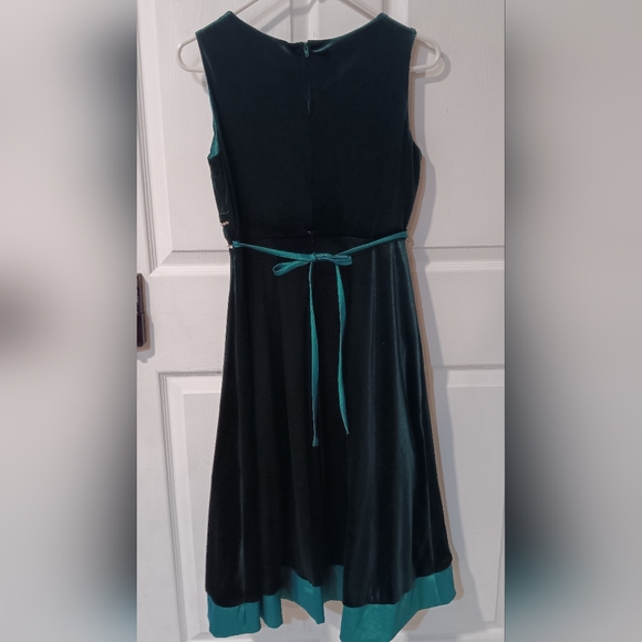 Dress - Picture 2 of 5